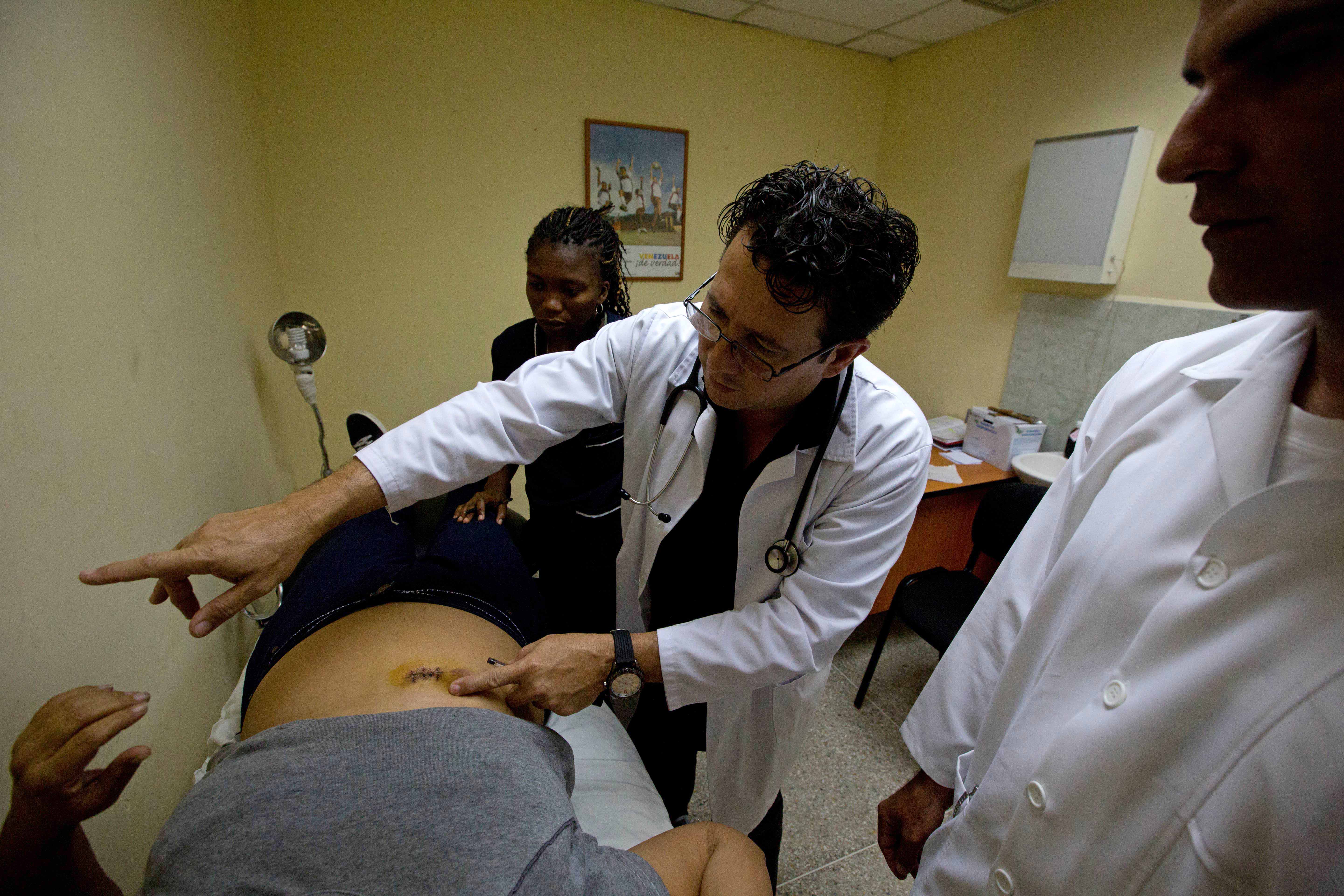 Venezuela: Médicos cubanos en el ojo del huracán