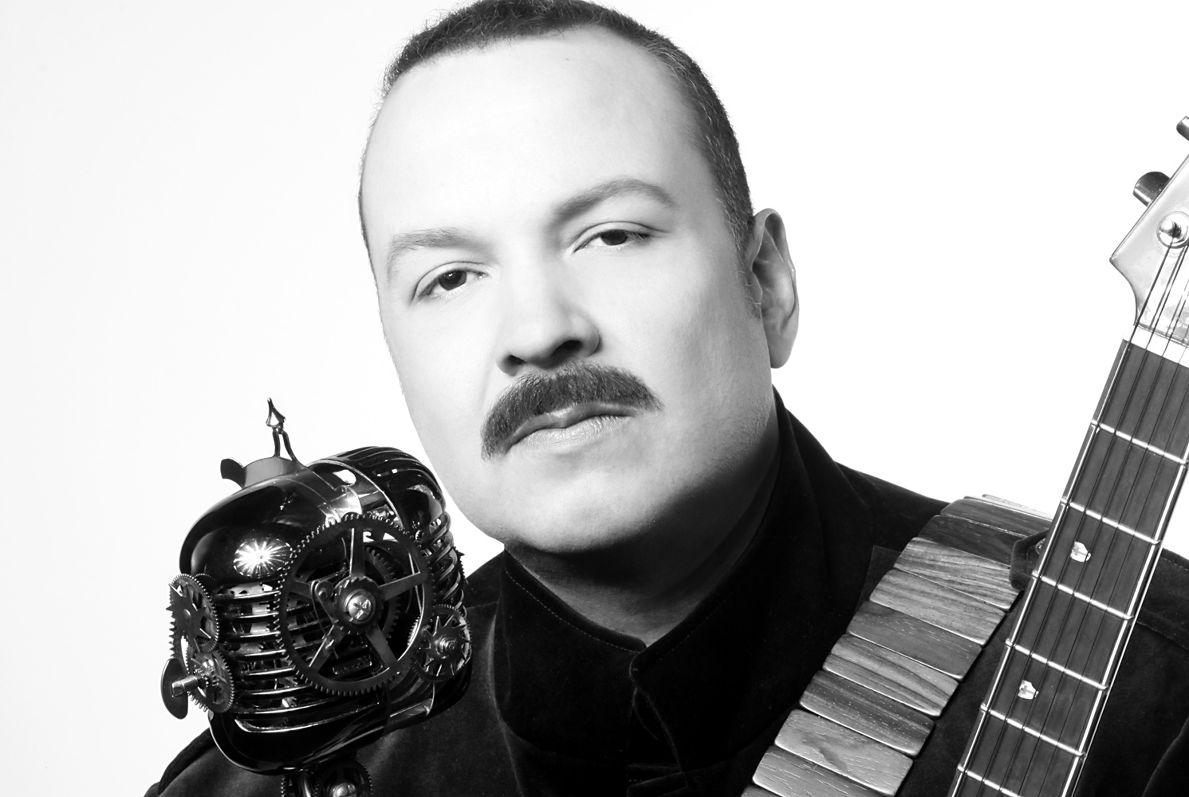 Pepe Aguilar se desenchufa en familia
