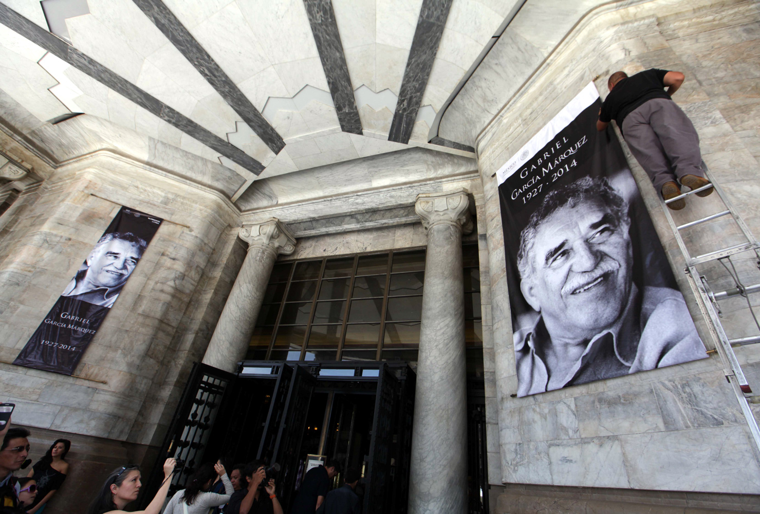 M&eacute;xico rinde homenaje a Gabriel Garc&iacute;a M&aacute;rquez