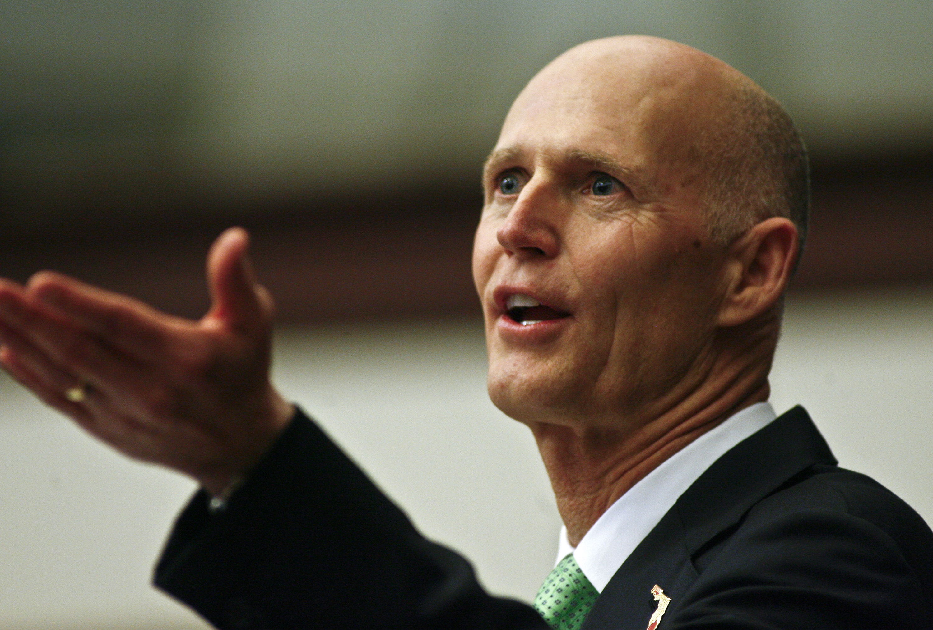 Gobernador de Florida lanza anuncio en espa&ntilde;ol