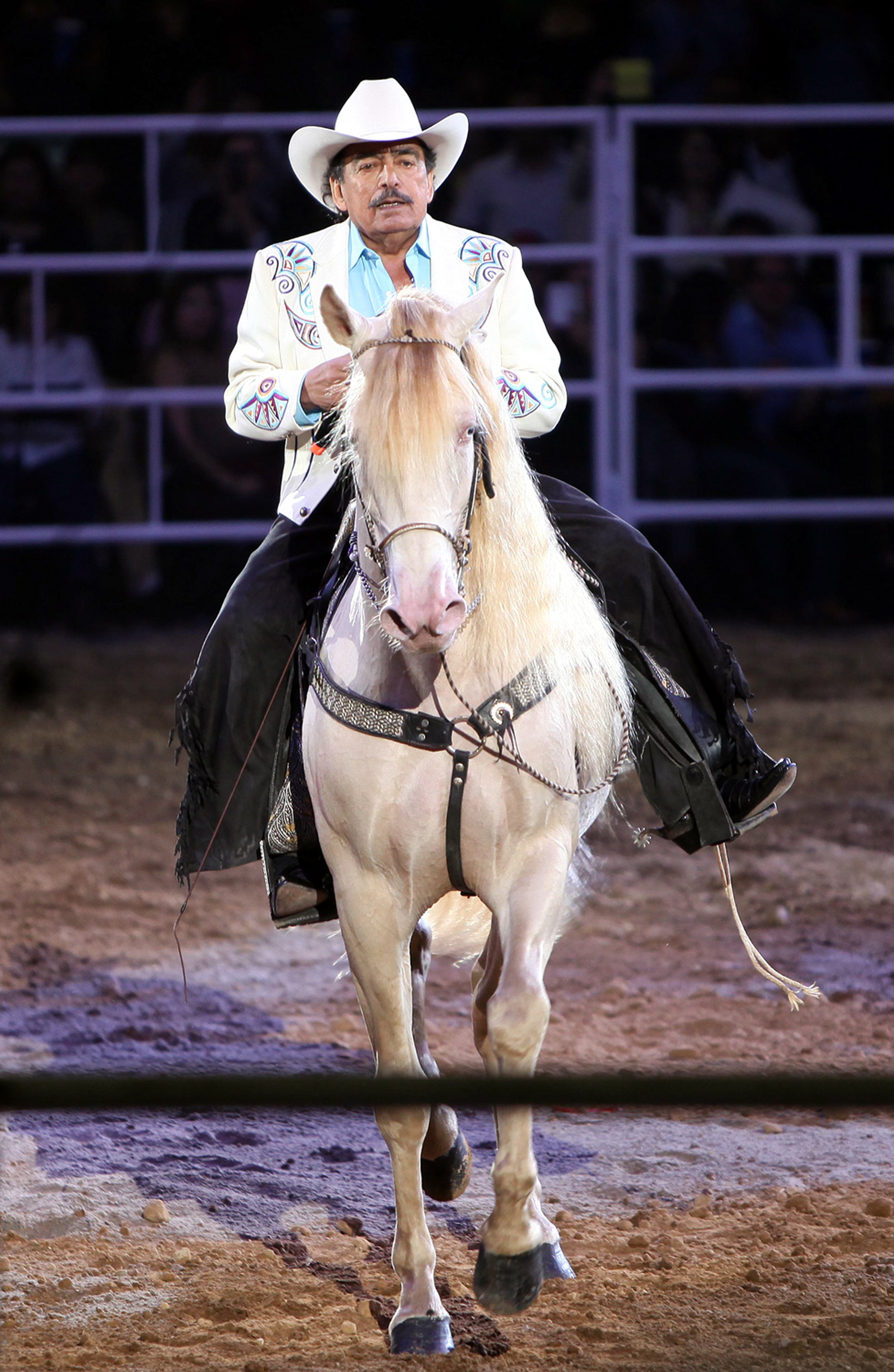 Joan Sebastian enfrenta un c&aacute;ncer de nuevo