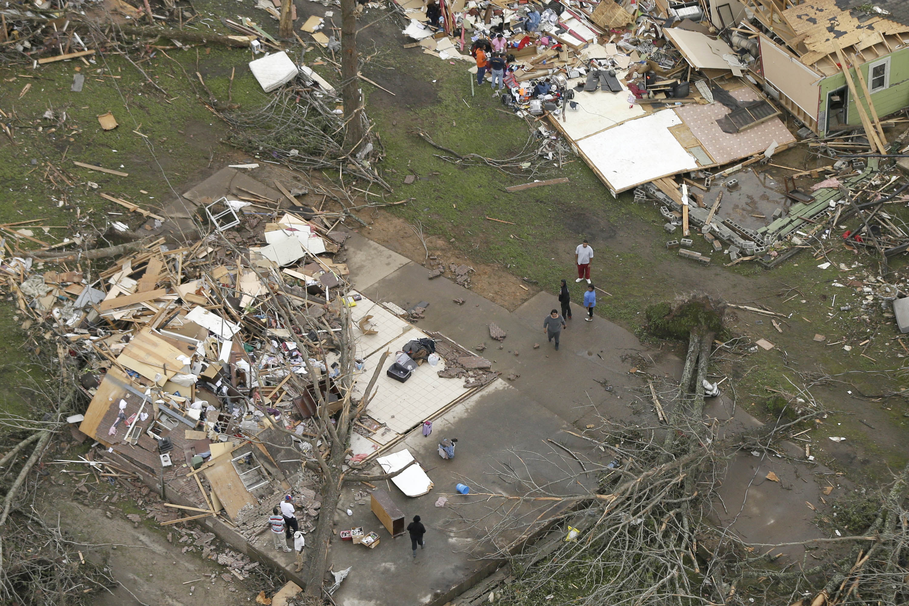 Tornados dejan 17 muertos en centro y sur de EEUU