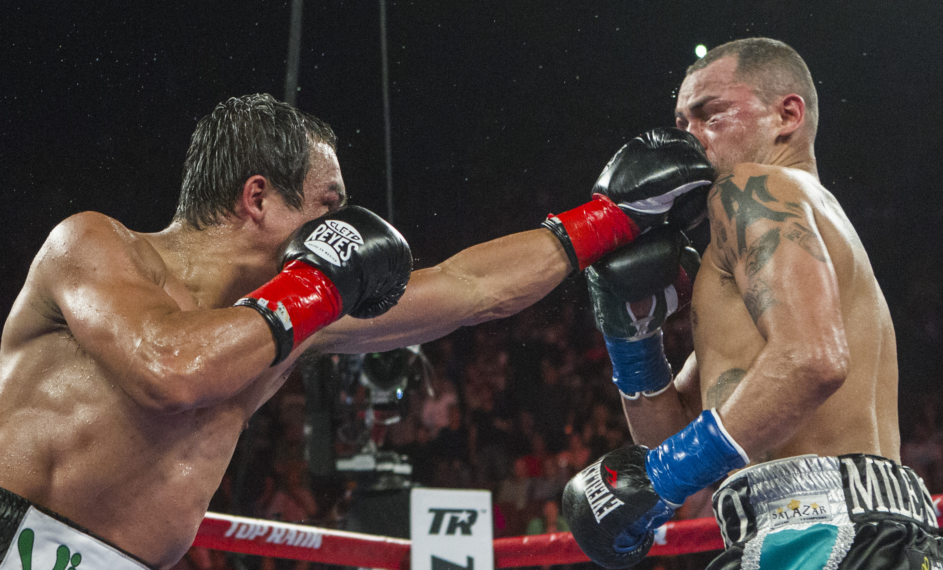 Juan Manuel M&aacute;rquez domina a Mike Alvarado