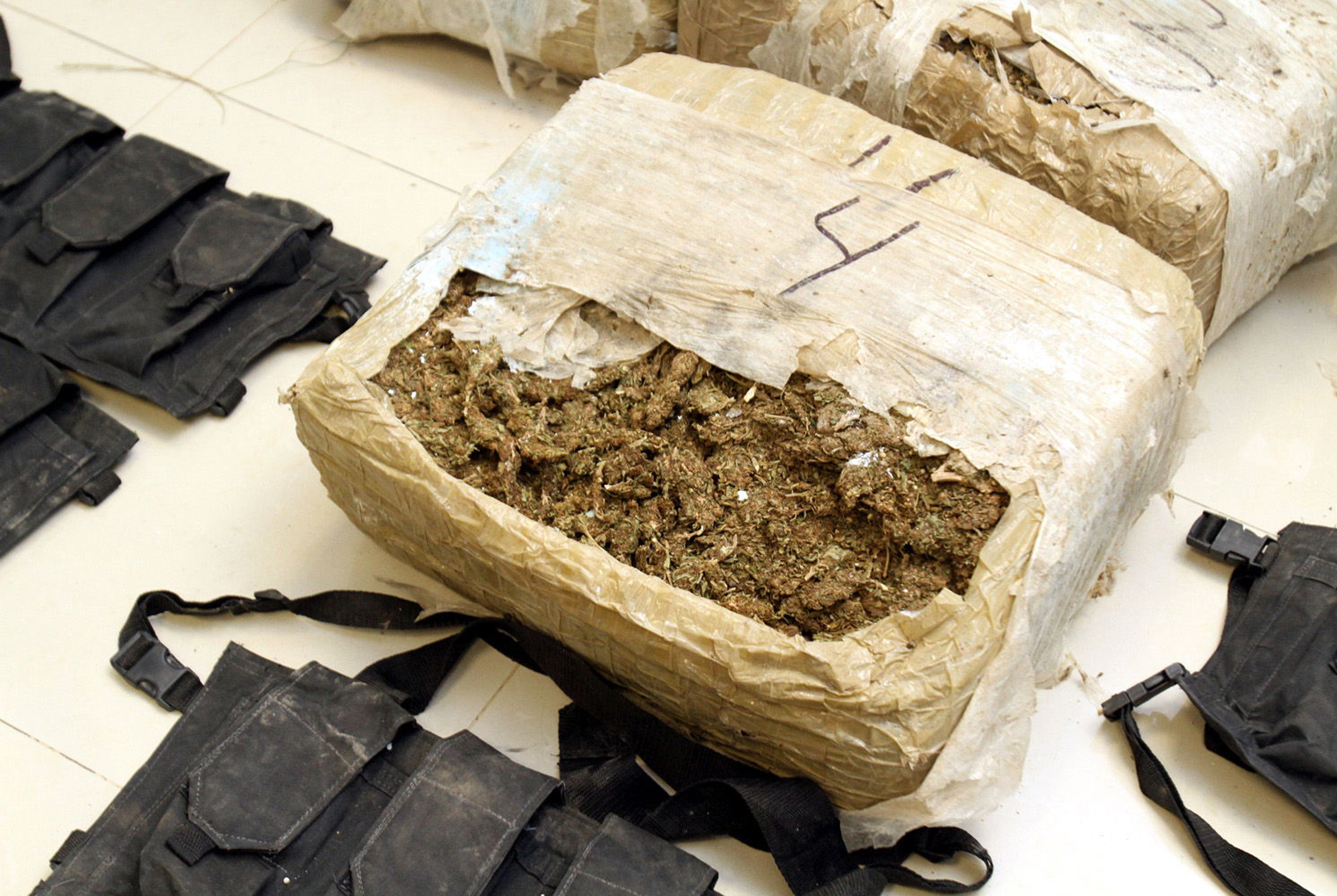 Caen 3 con 10 kilos de droga en Tepito