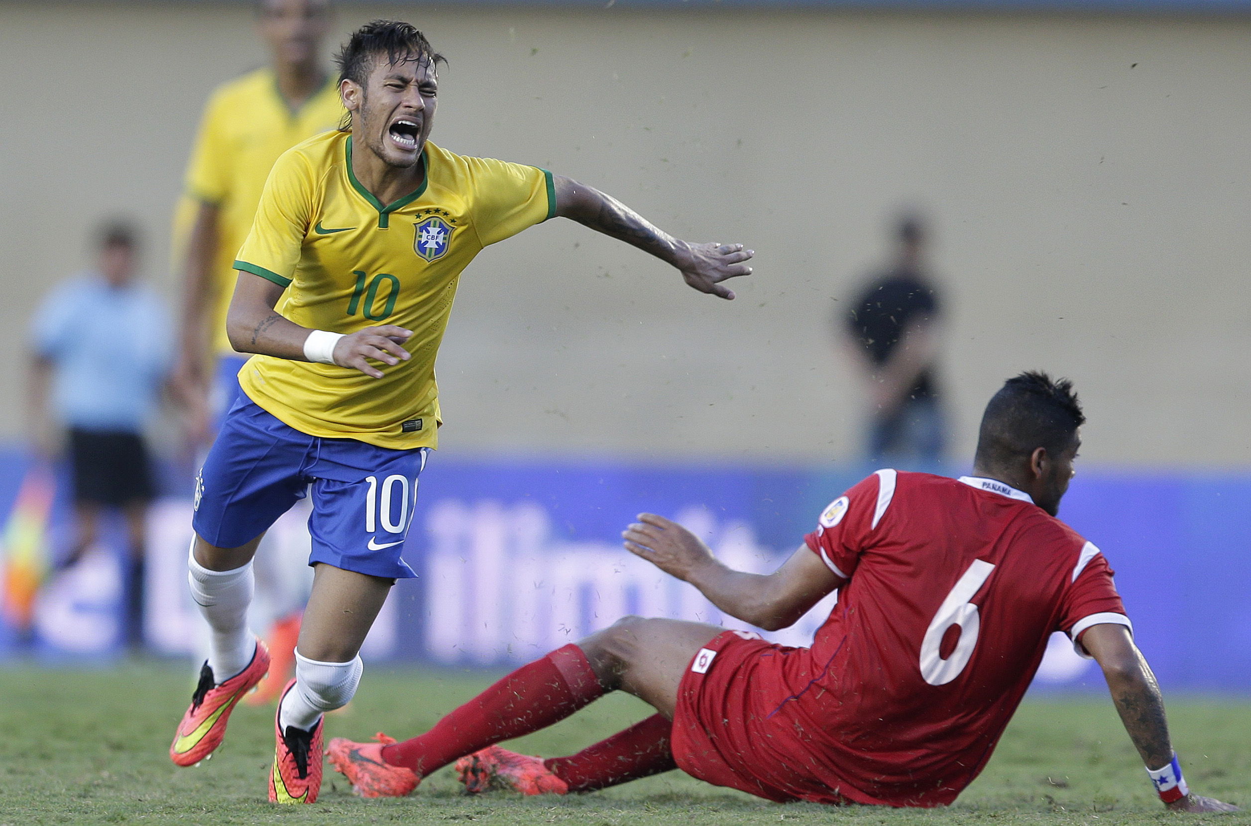 Neymar y Brasil vapulean a Panam&aacute;