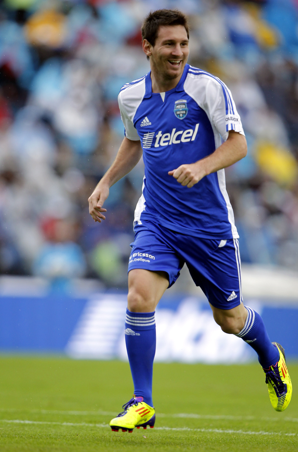 Con porte de futbolistas