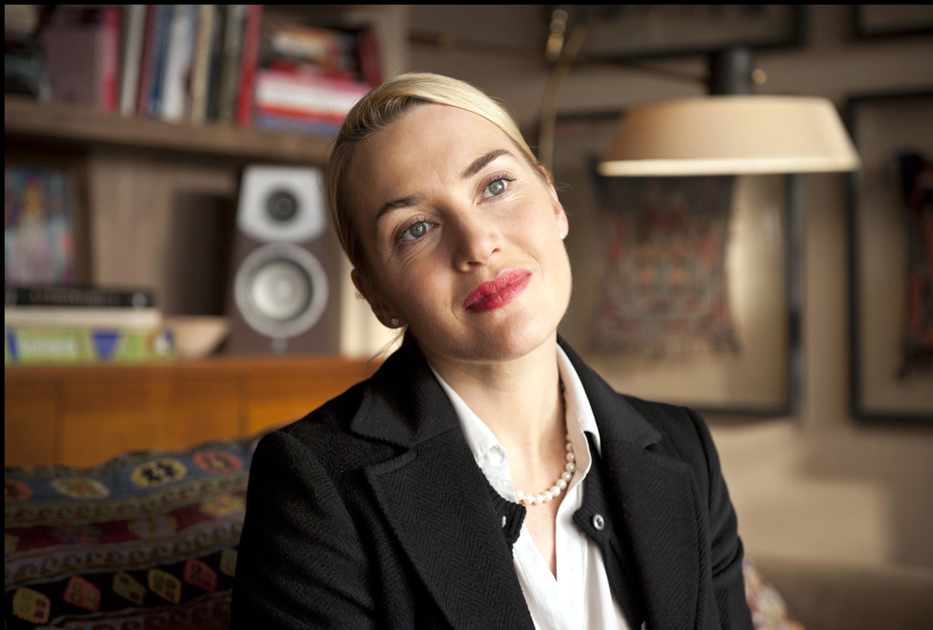 Kate Winslet huye de los medios