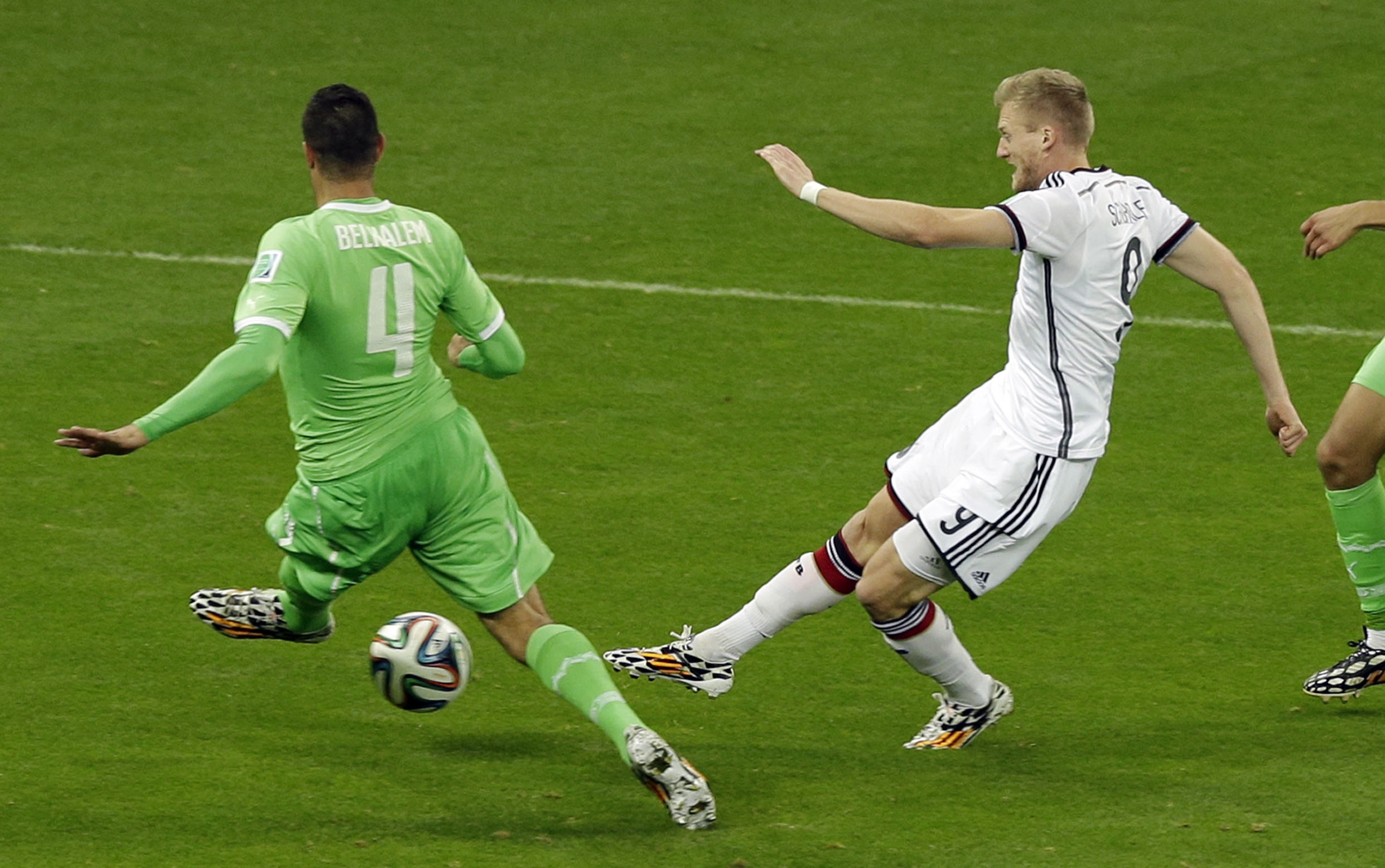 Alemania derrota a Argelia y avanza a cuartos