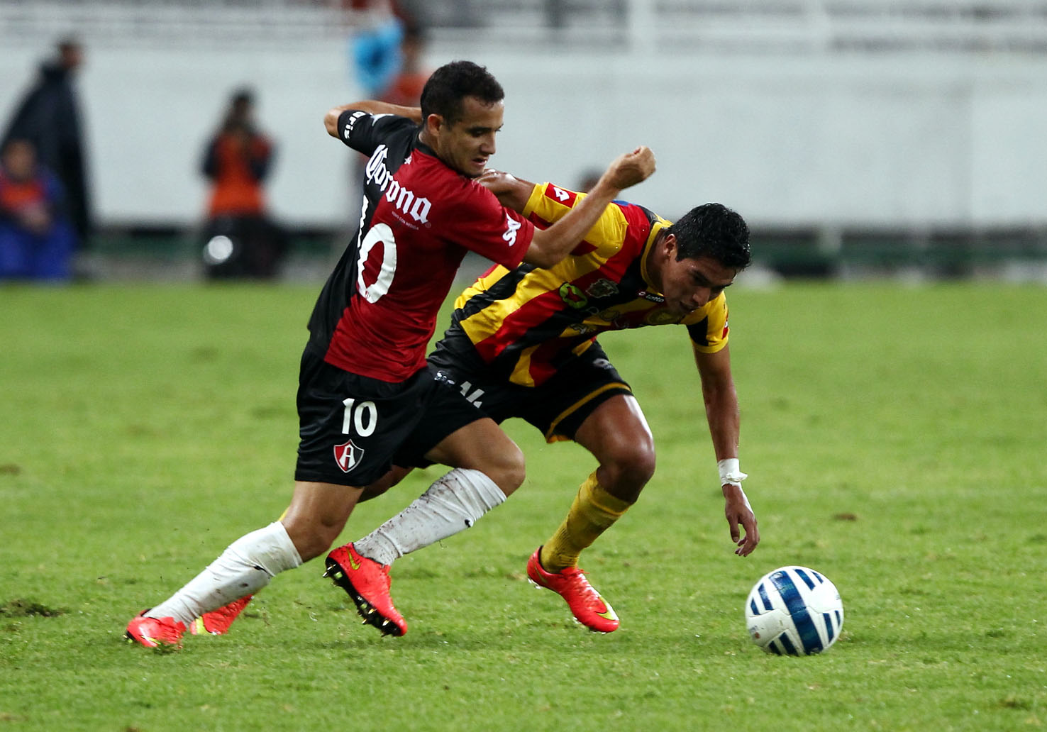 Atlas golea y promete