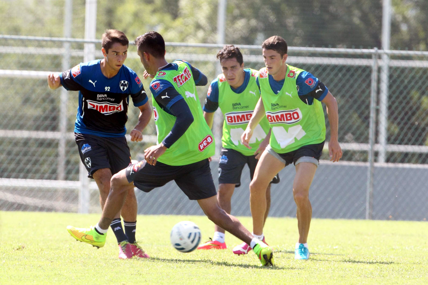 Entrena Rayados de cara a su debut