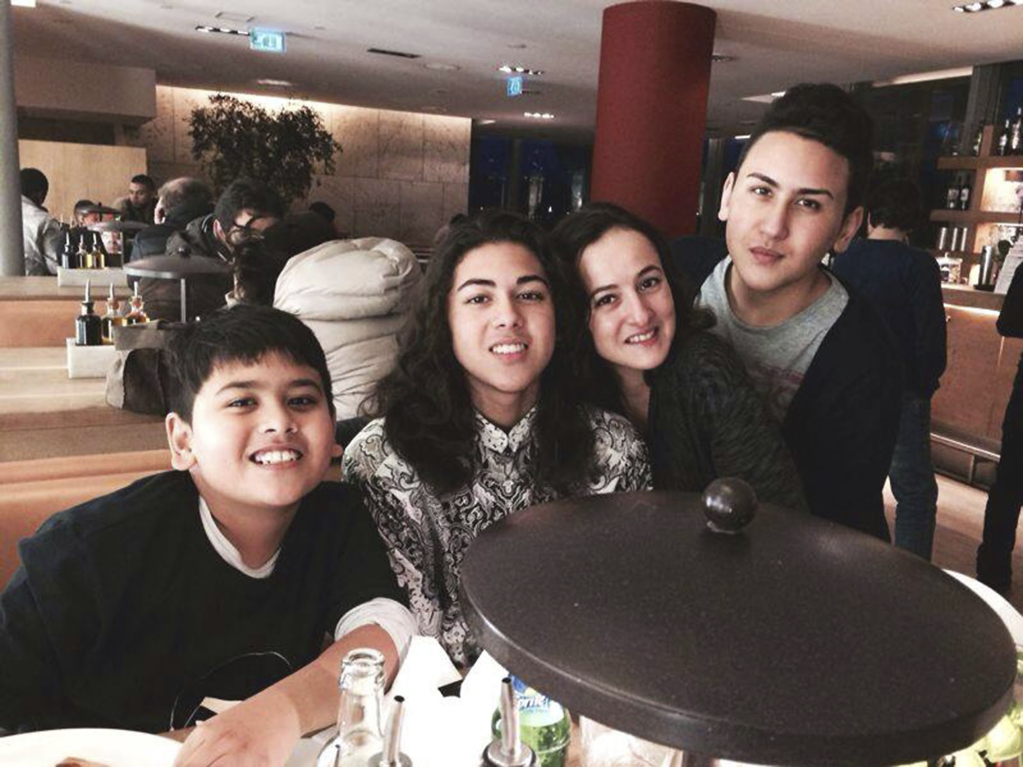 Avi&oacute;n: Un beso, una oraci&oacute;n; las &uacute;ltimas horas