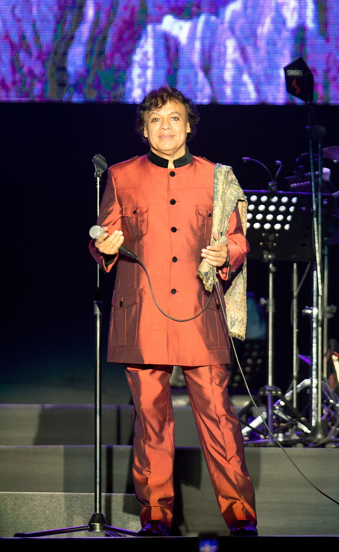 Un sereno Juan Gabriel regresa a los escenarios