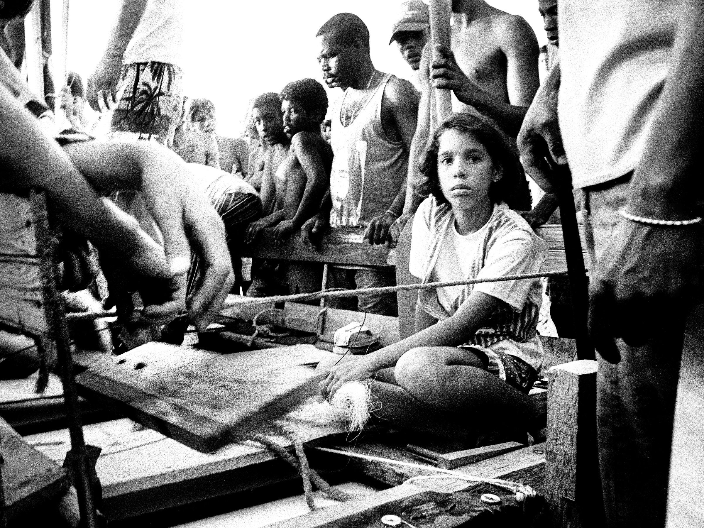 Fot&oacute;grafo quiere averiguar destino de balseros