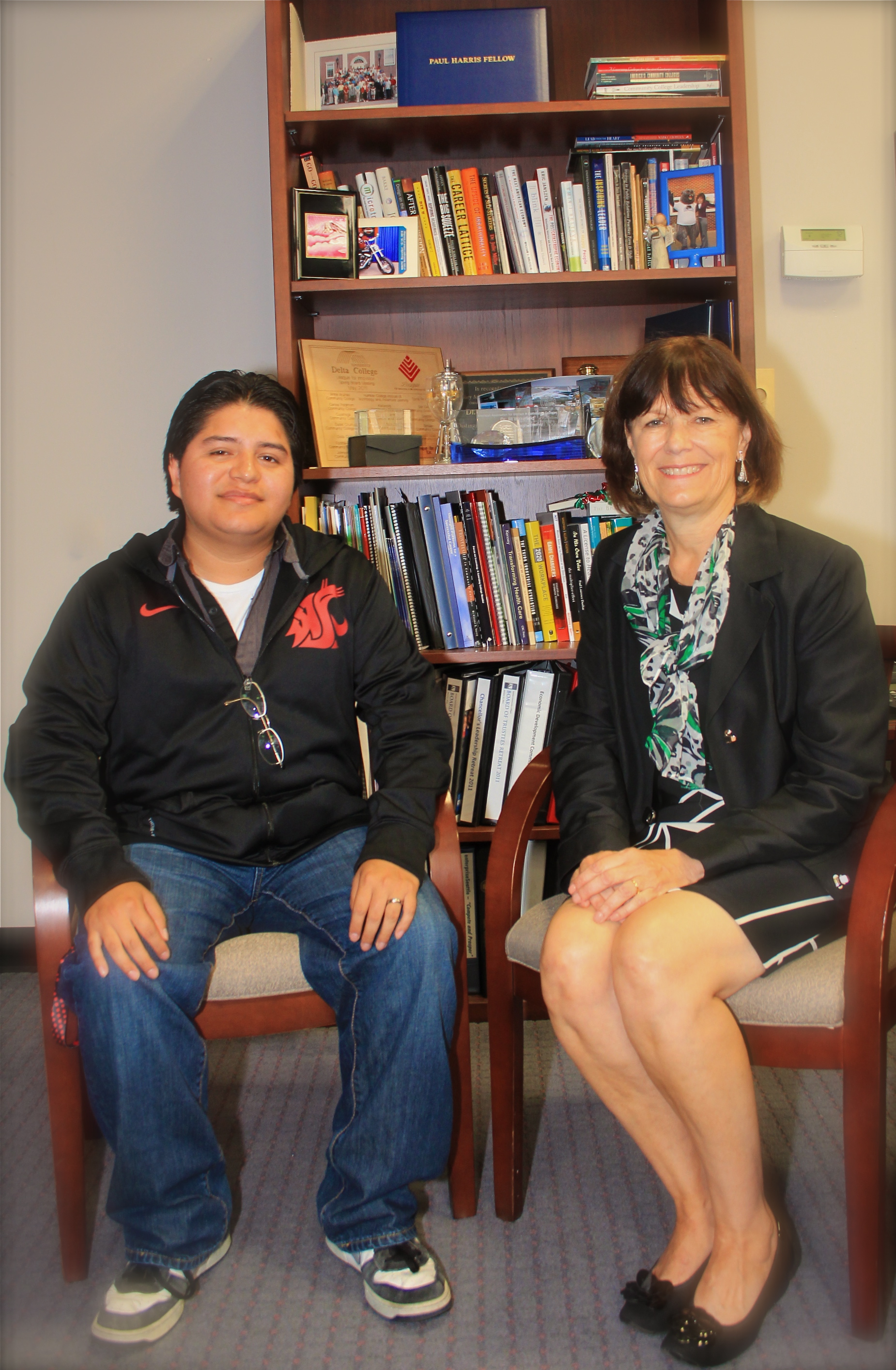 &iquest;Por que muchos estudiantes Latinos no contin&uacute;an sus estudios despu&eacute;s del High School?