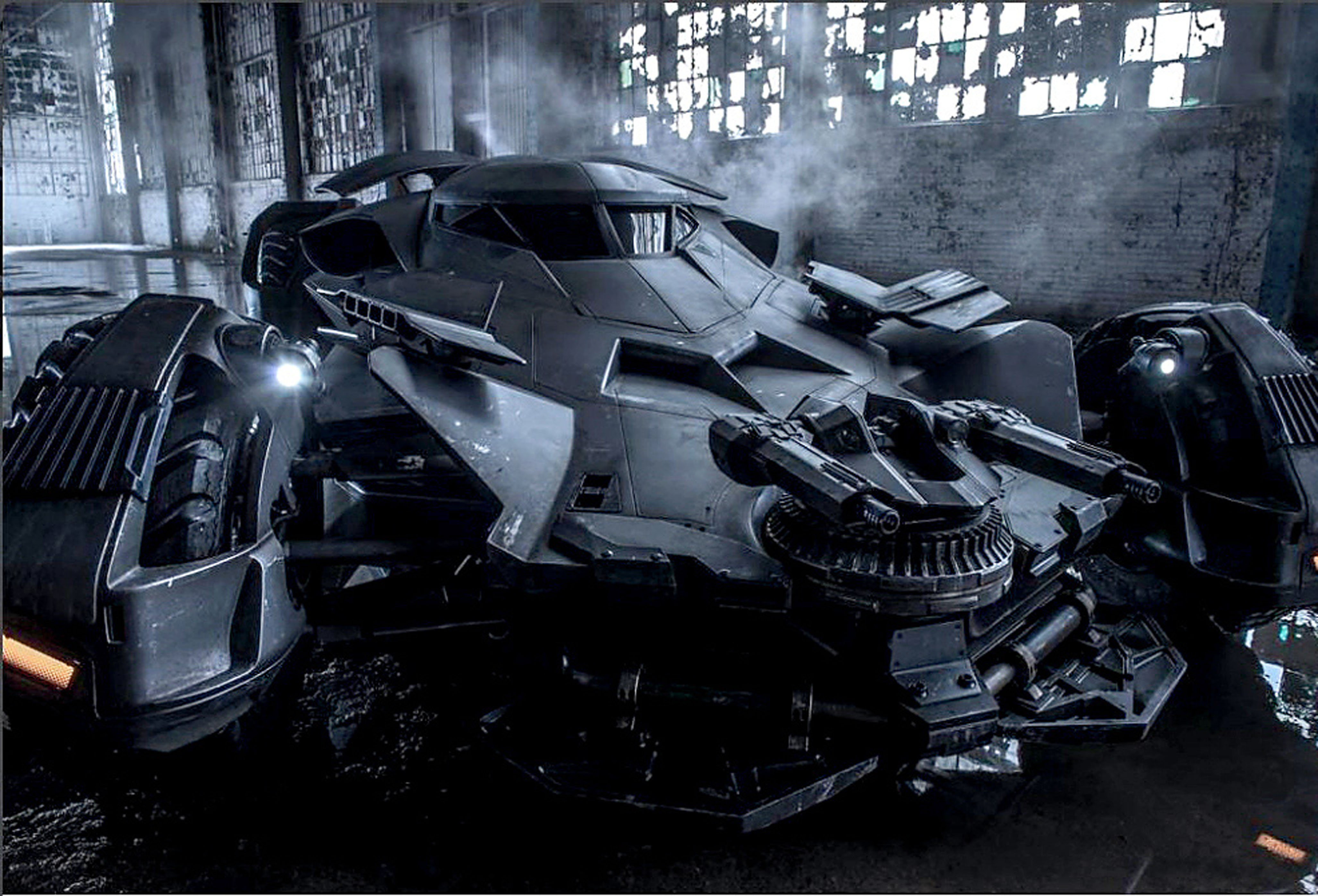 Revela Snyder el batim&oacute;vil oficial