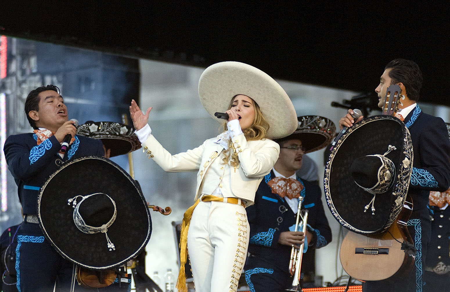 Se gana Belinda al Z&oacute;calo