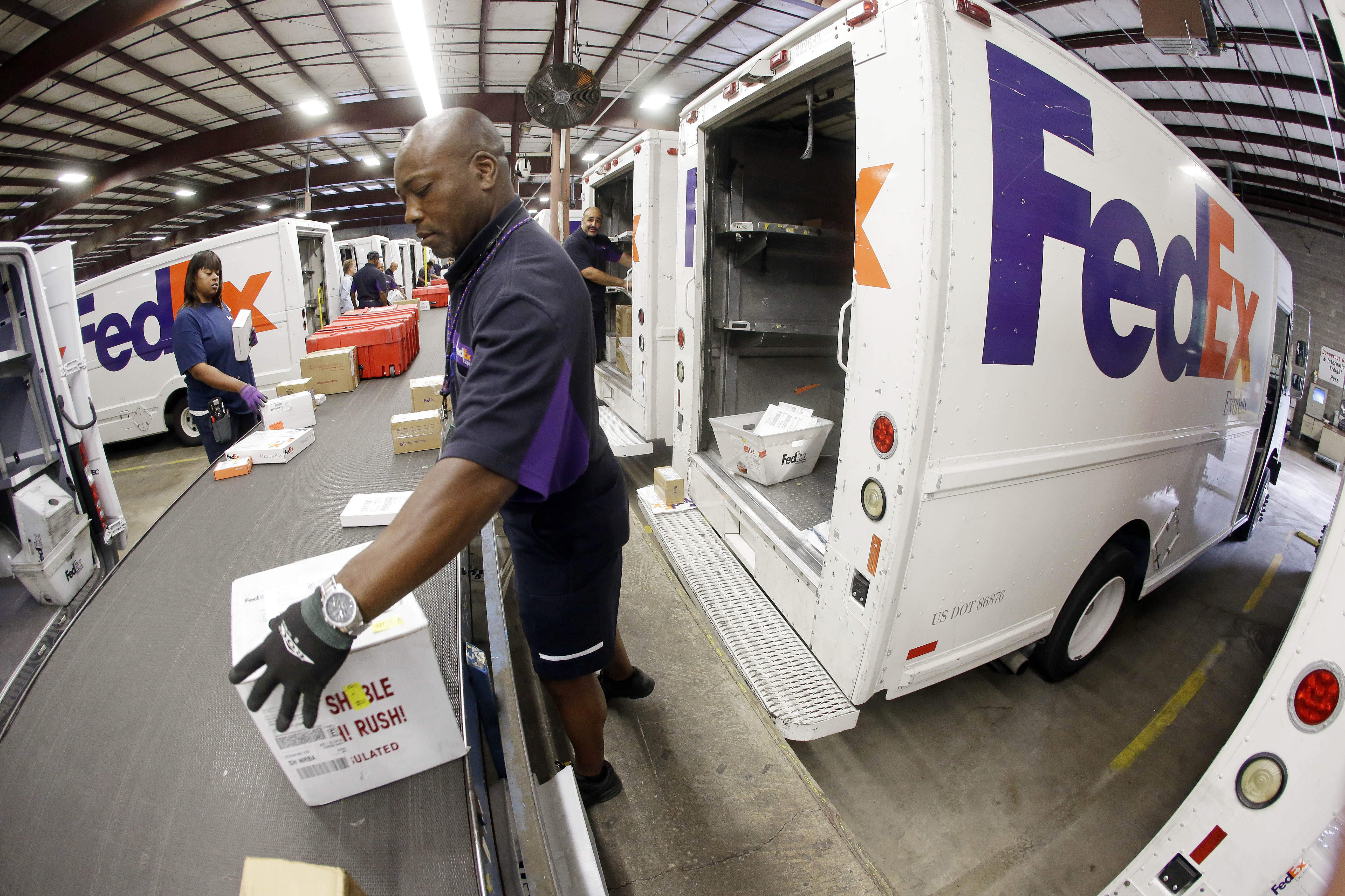 FedEx contratar&aacute; 50.000 trabajadores temporales