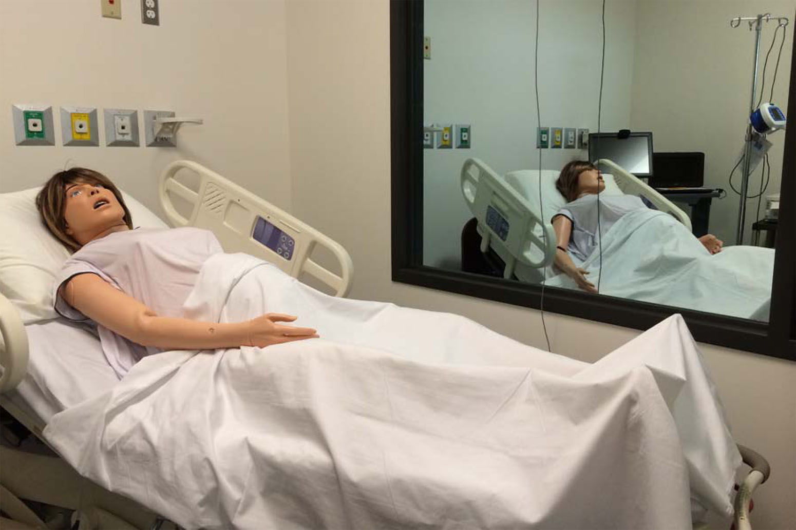 Maniqu&iacute;es electr&oacute;nicos-realistas proveen a los estudiantes  una”verdadera”  experiencia