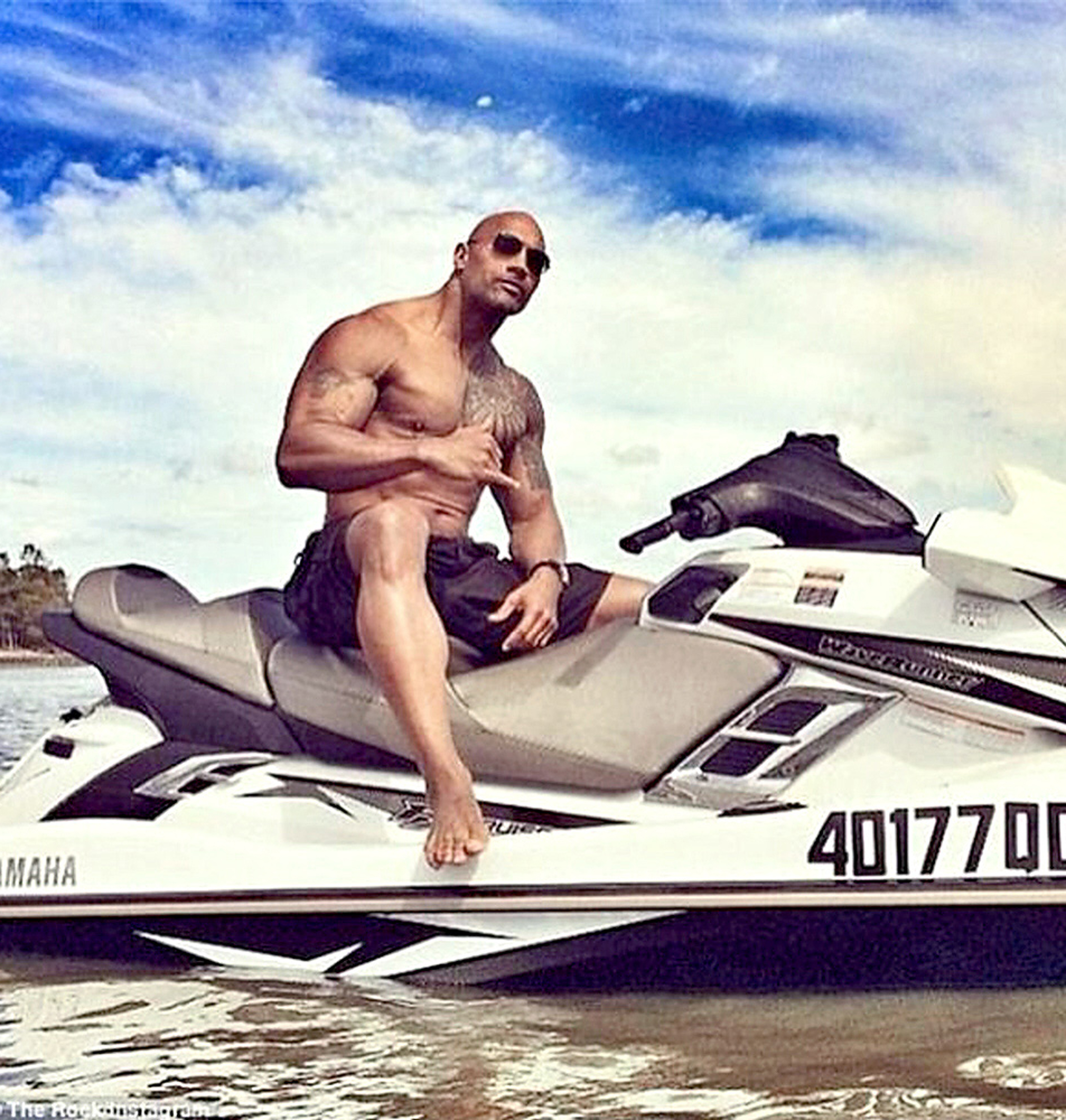 Confirma La Roca papel en Baywatch