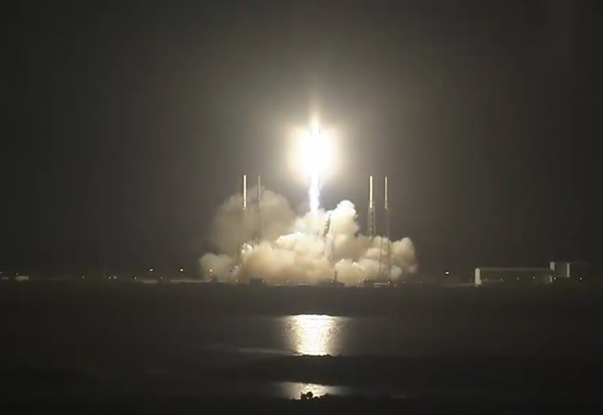 NASA reemplaza regulador el&eacute;ctrico en estaci&oacute;n