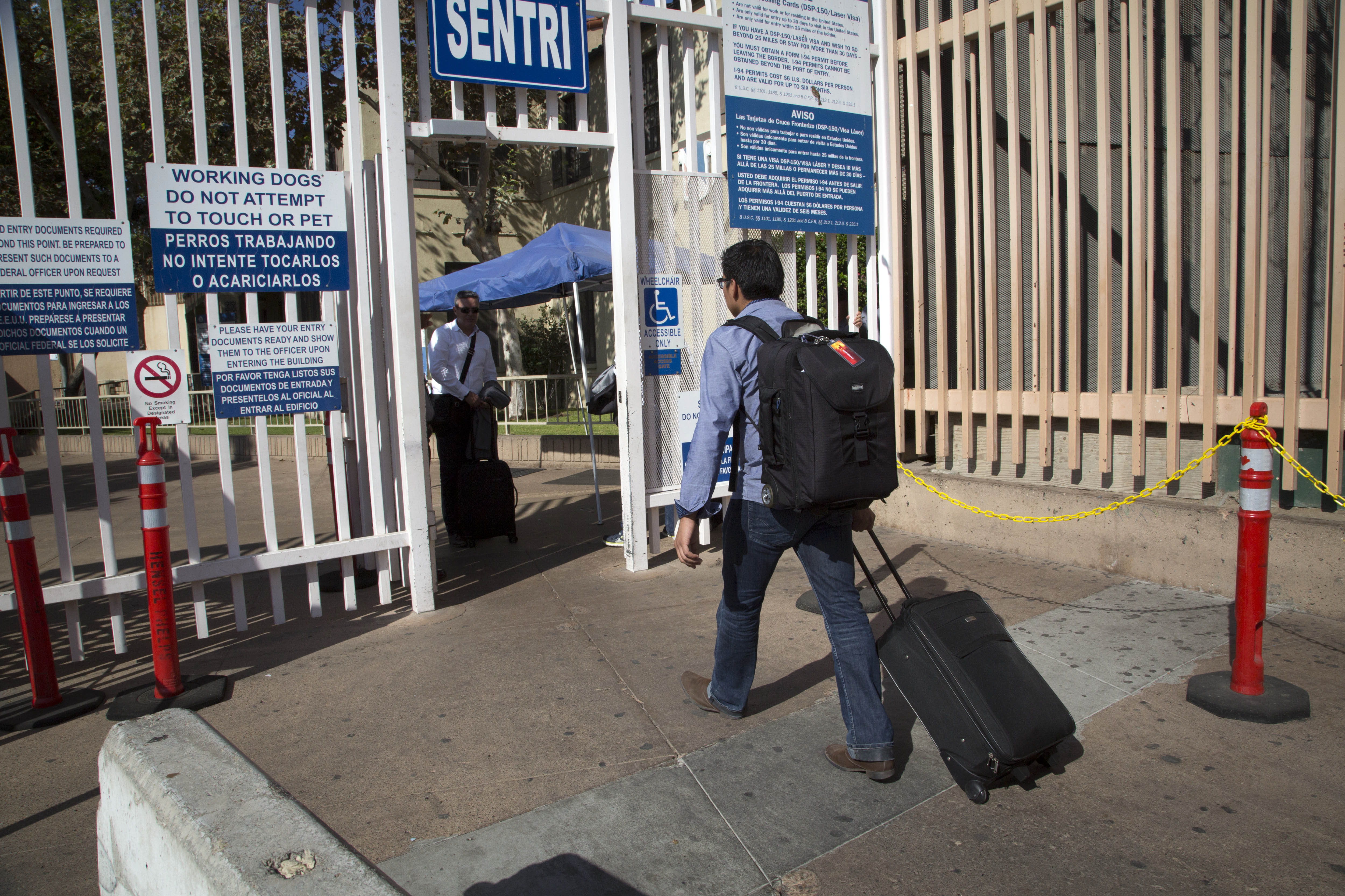 Dreamer varado en M&eacute;xico regresa a EEUU