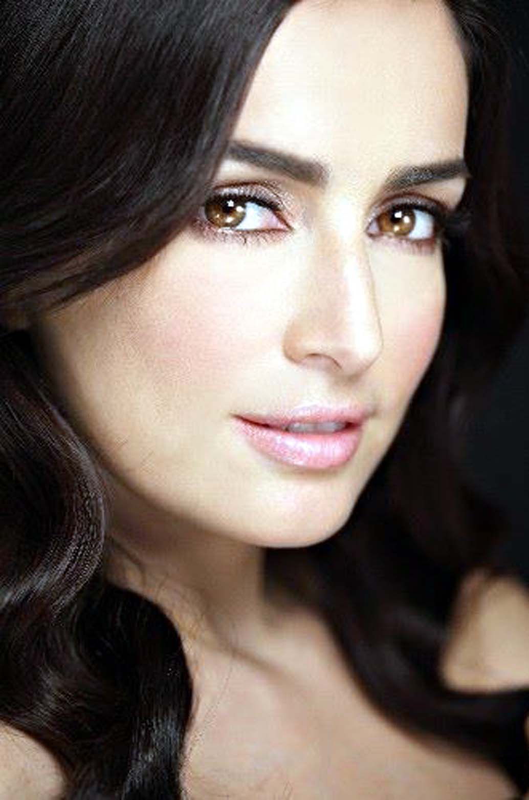 Ana De La Reguera Andara Entre Narcos La Raza Del Noroeste