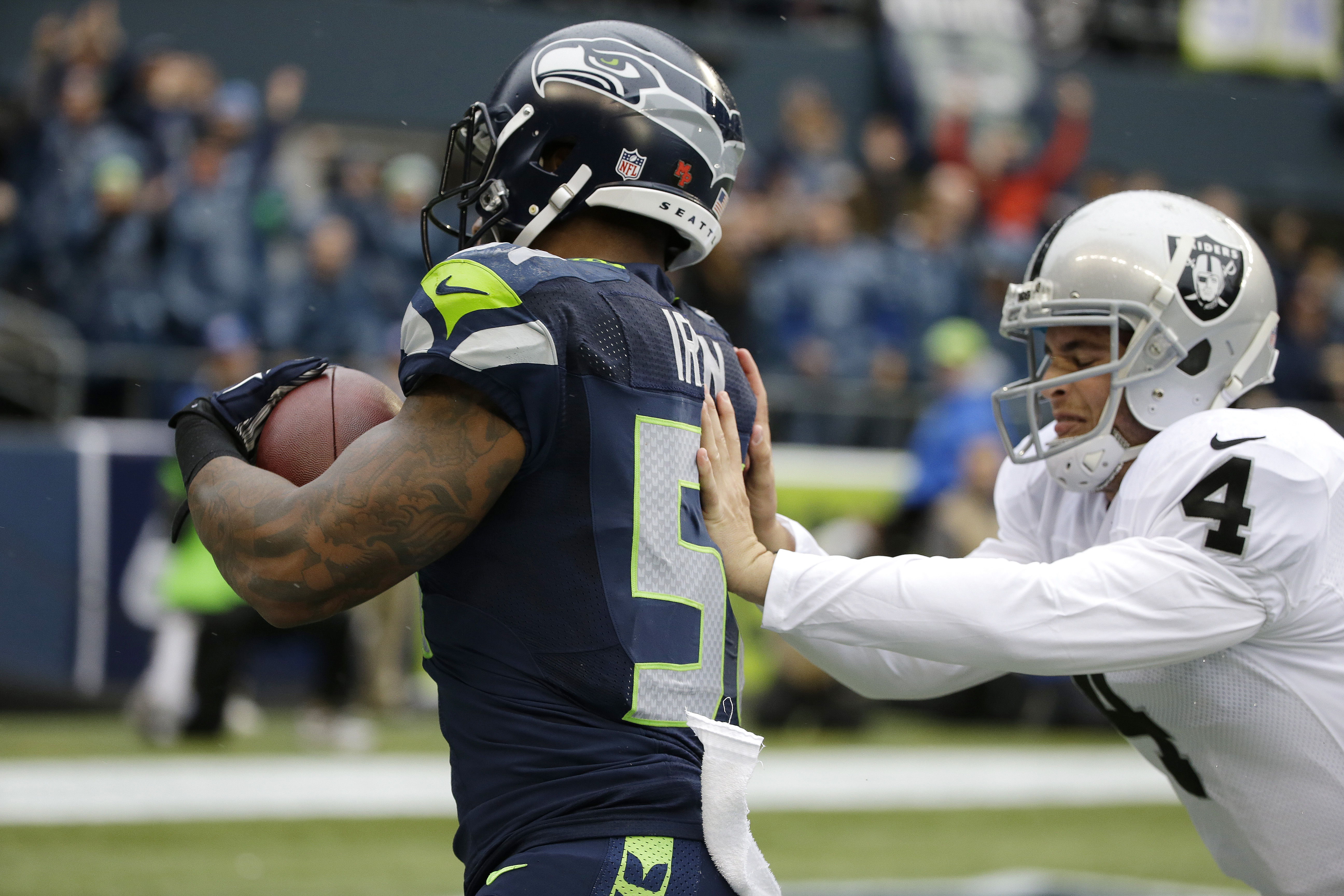 Lynch anota dos veces en triunfo de Seattle