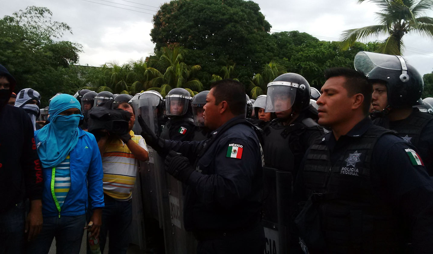 Avanza marcha en Acapulco tras choque