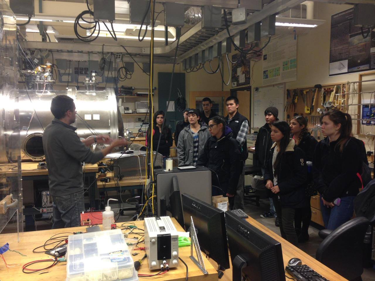 Ingenieros hispanos dan la bienvenida a todos