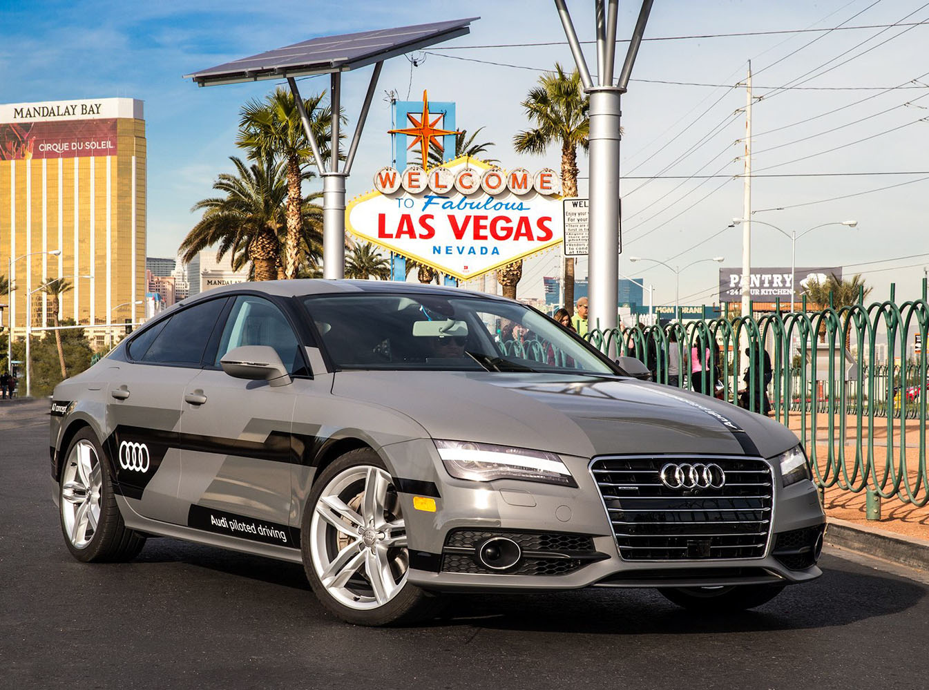 Avanzan sin conductor