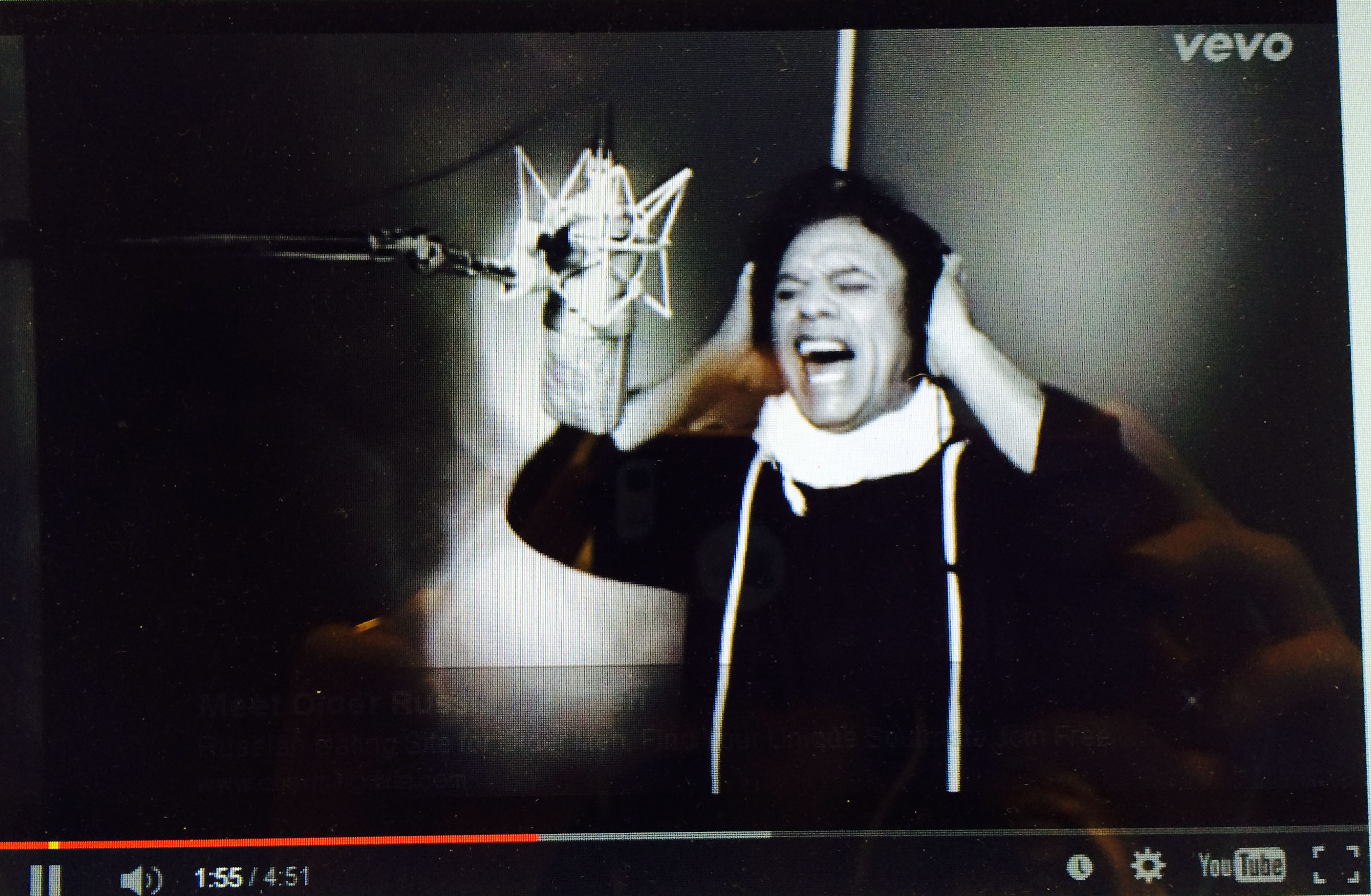 Juan Gabriel y Juanes lanzan dueto de "Querida"