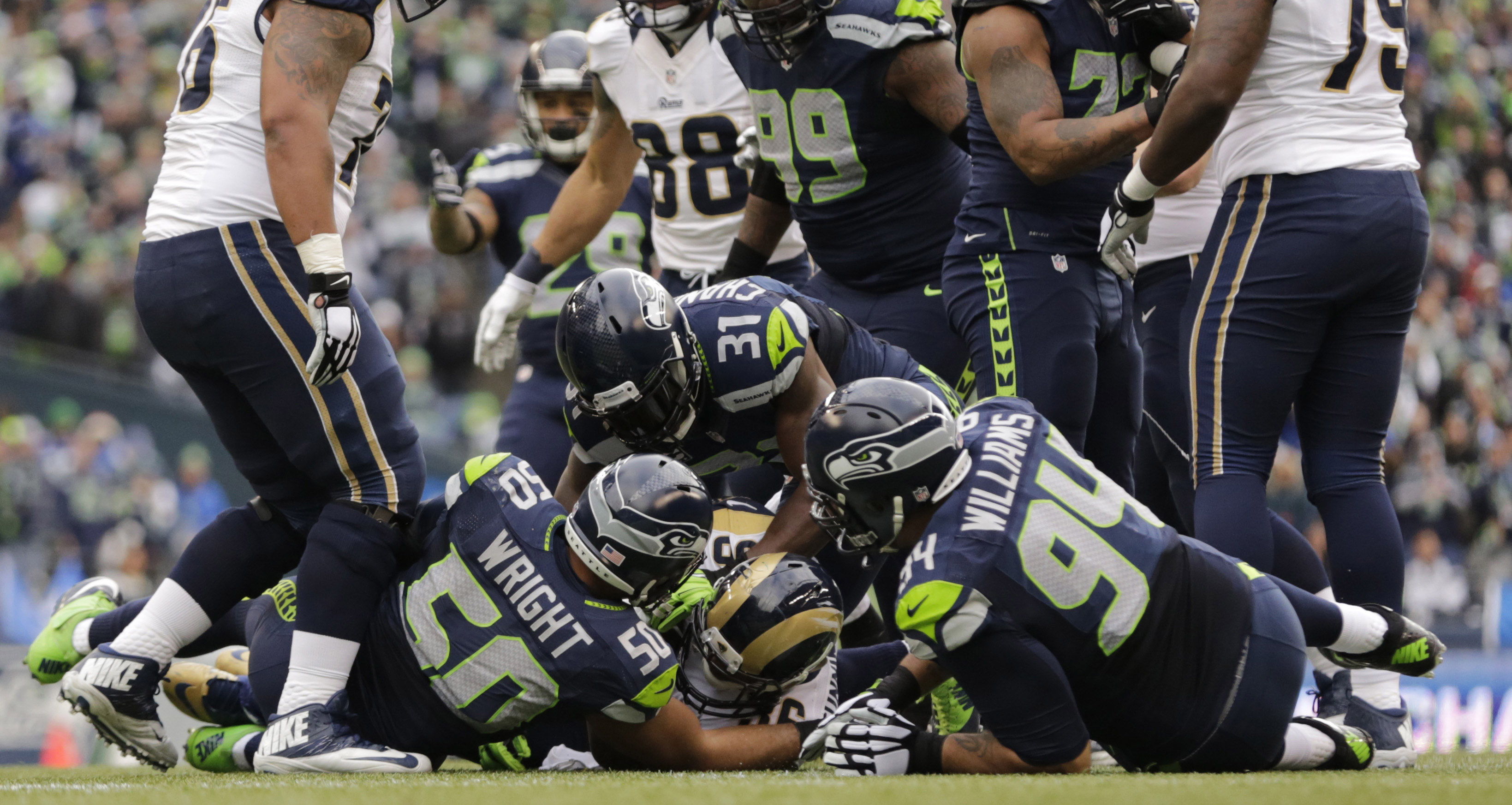 El campe&oacute;n Seattle amansa a los Panthers