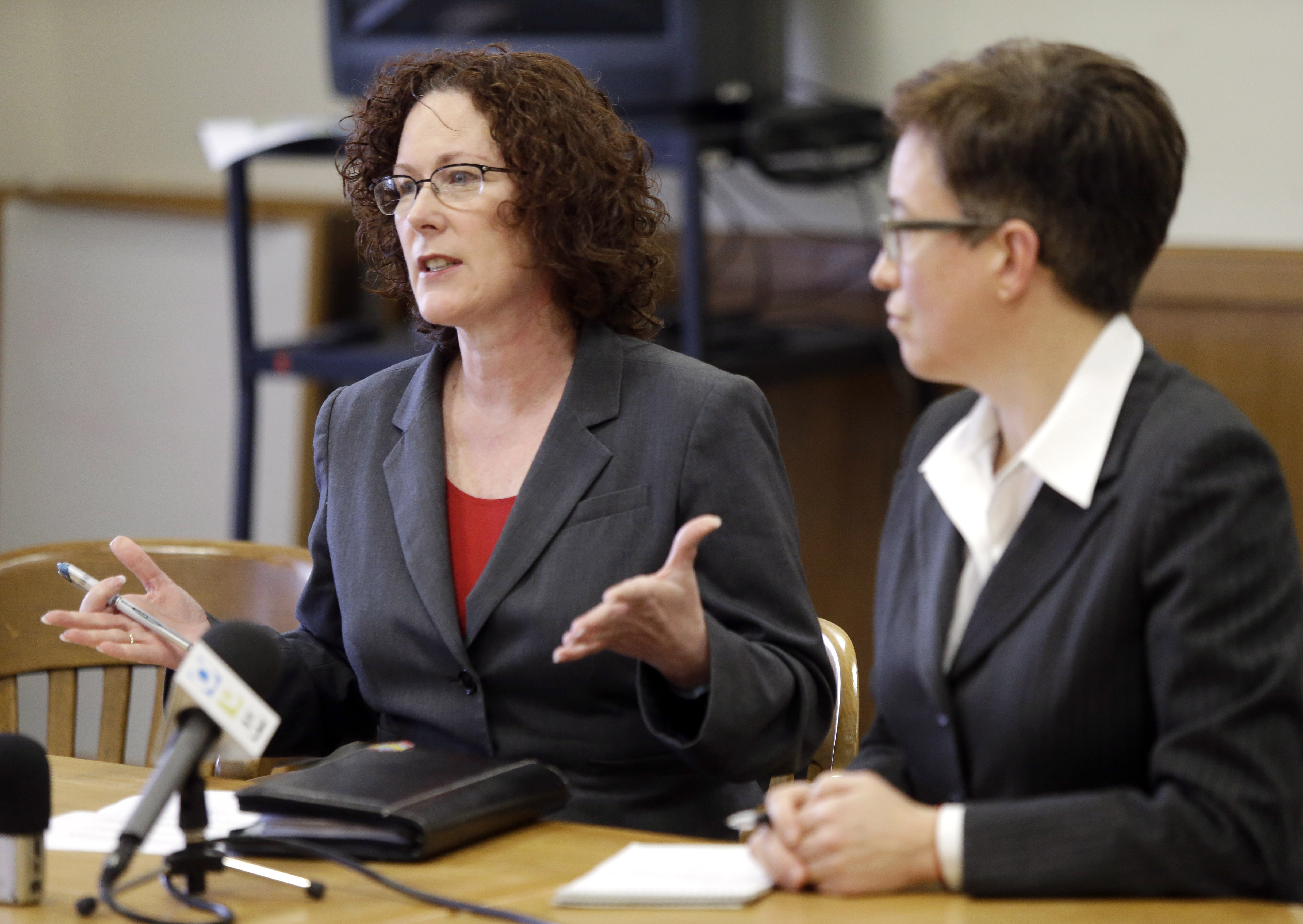 Desnudistas de Oregon piden mejores condiciones de trabajo