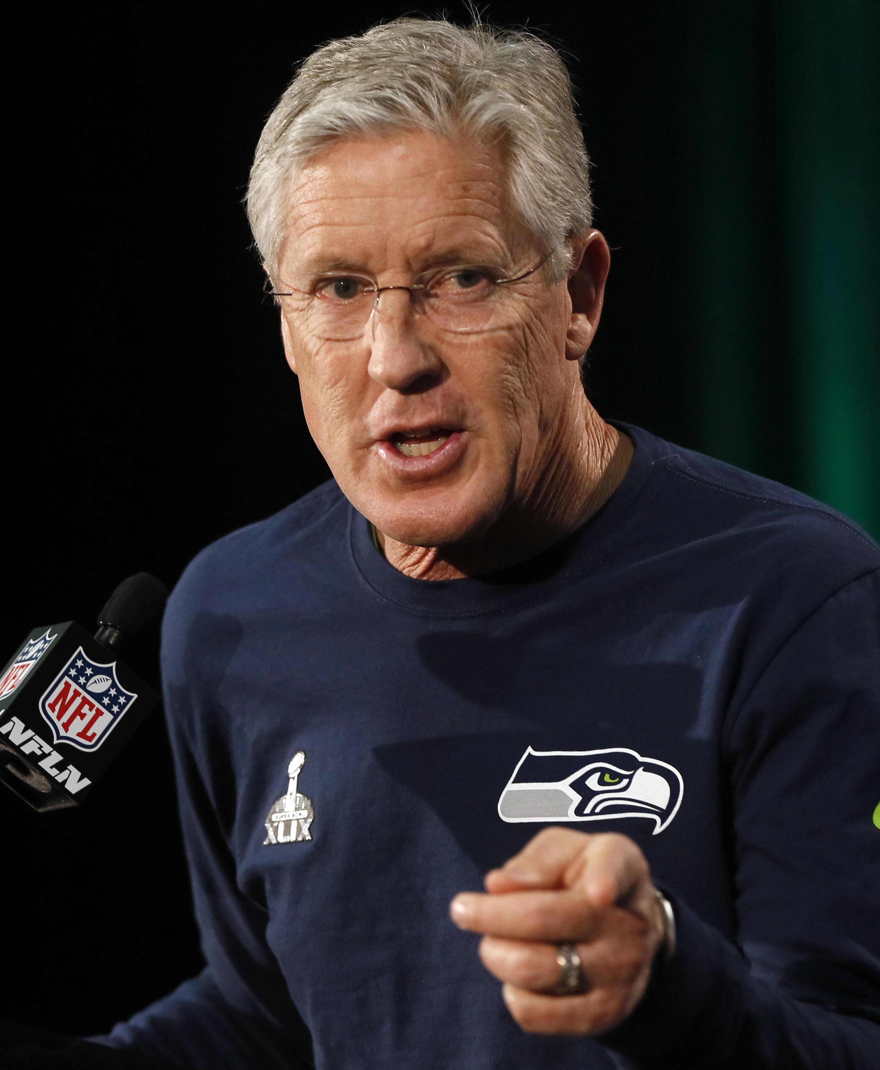 Carroll defiende cuestionada decisi&oacute;n de pase