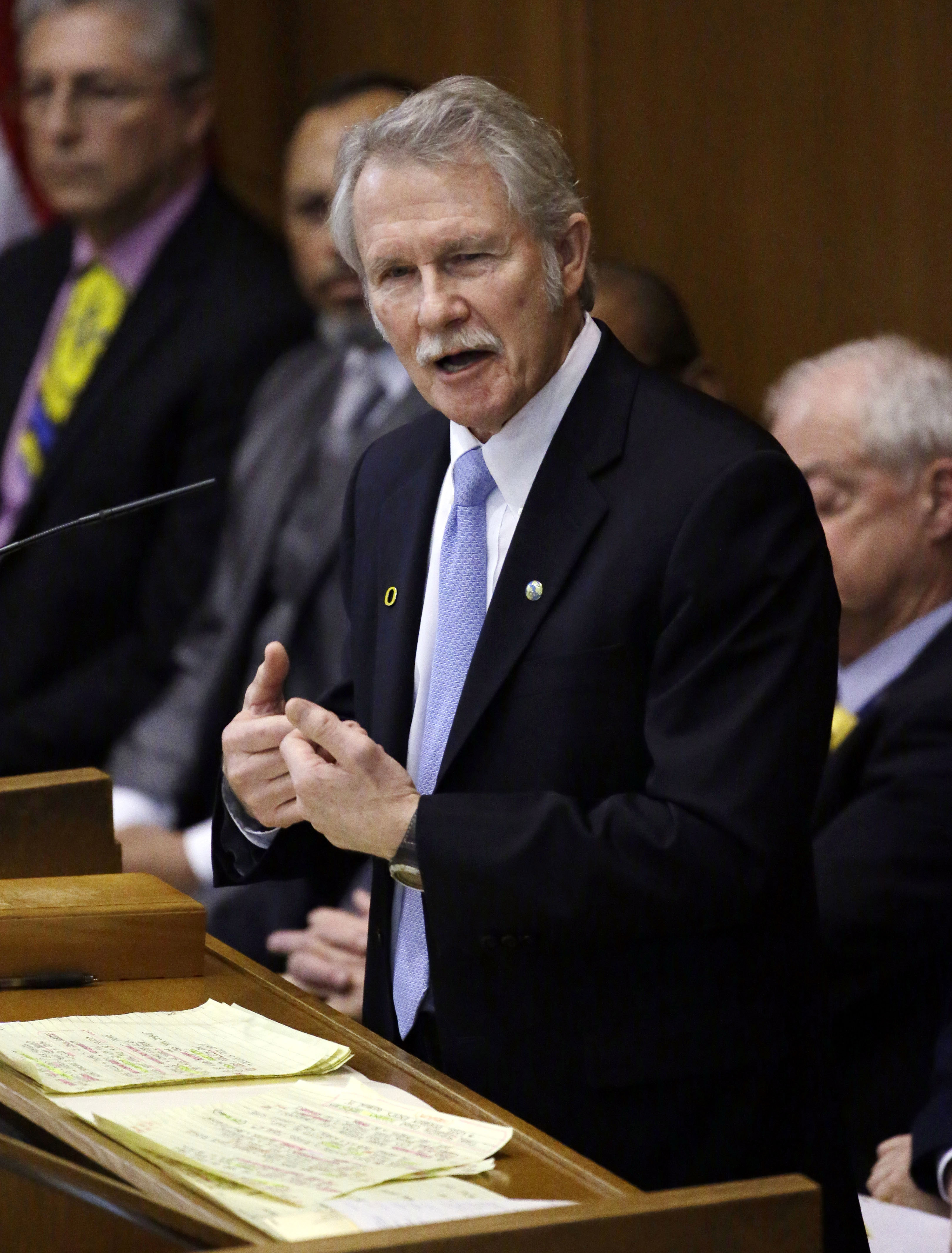 Oreg&oacute;n: Crecen las presiones para que renuncie el gobernador