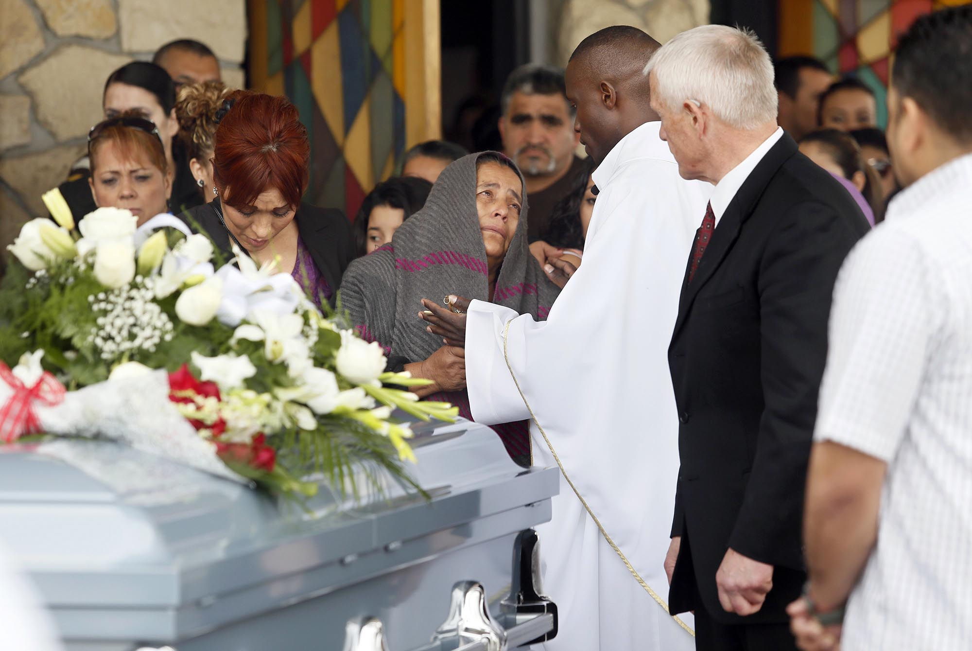 Autopsia muestra que polic&iacute;a  bale&oacute; a Mexicano por la espalda