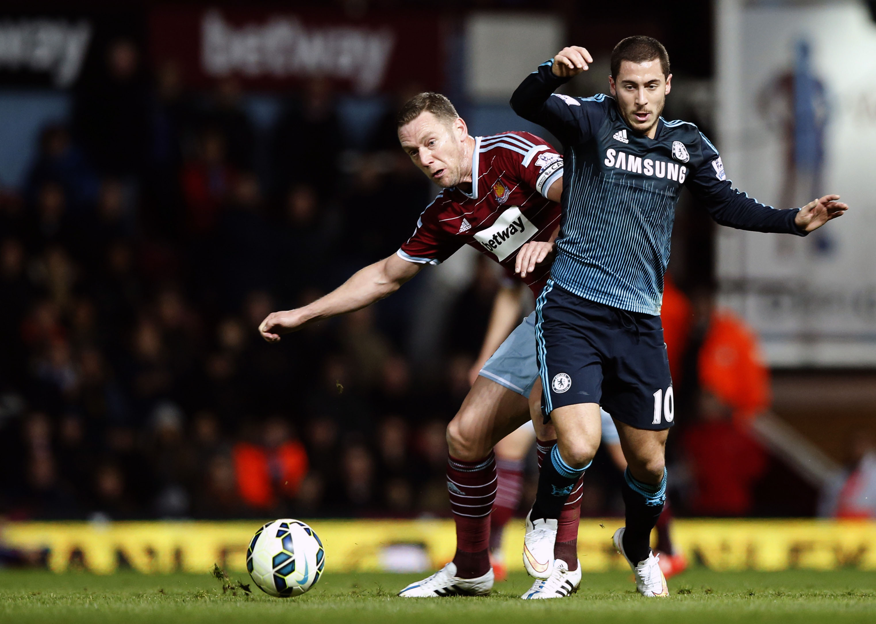 Chelsea conserva ventaja en la punta de la Premier