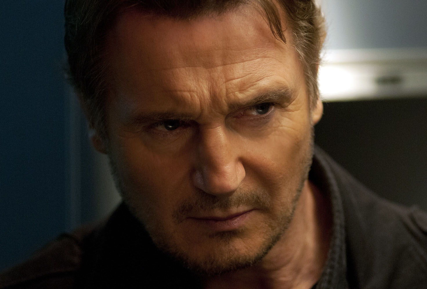 Liam Neeson disfruta patear traseros