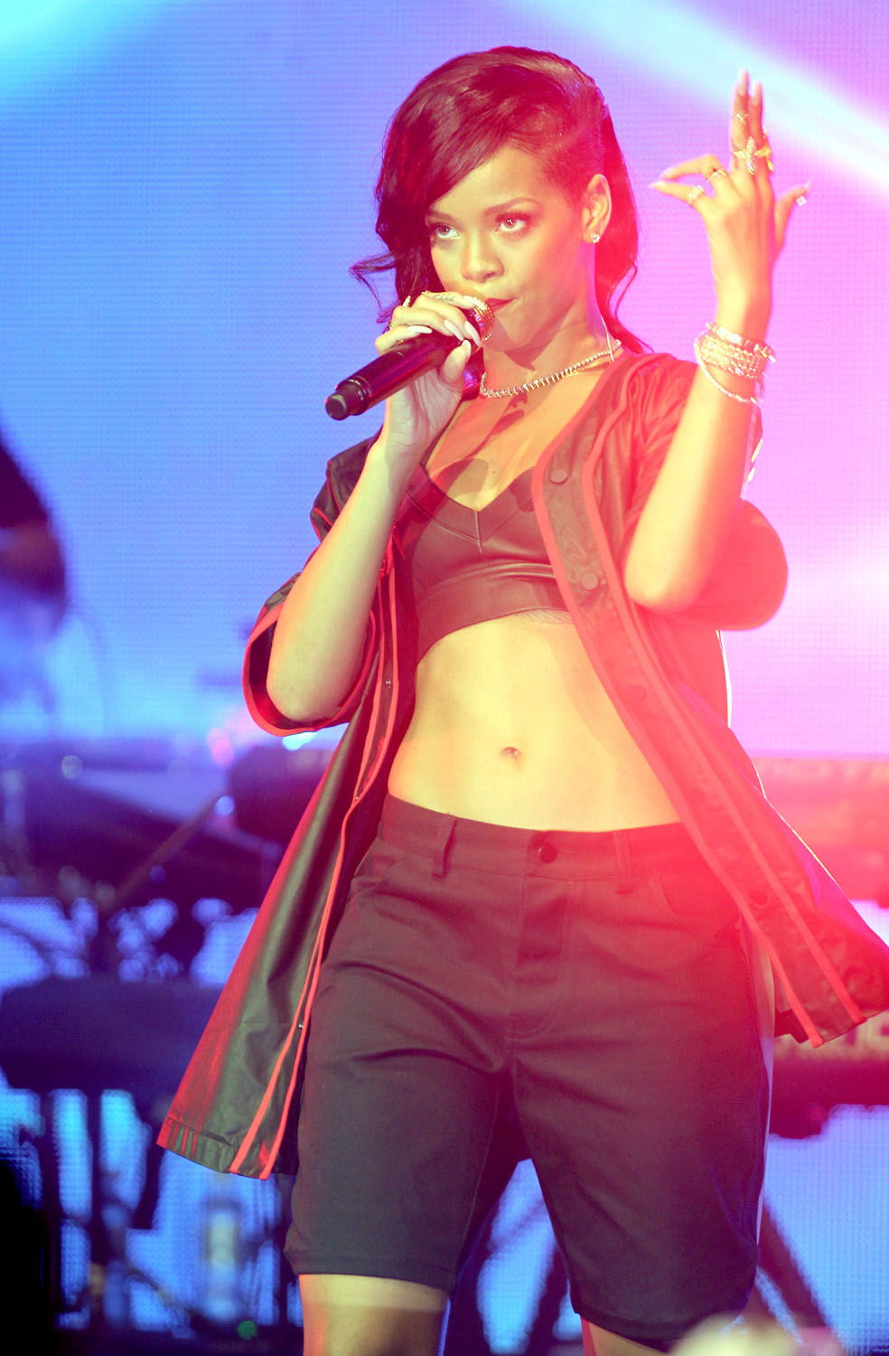 Me enamor&eacute; de la bestia. - Rihanna