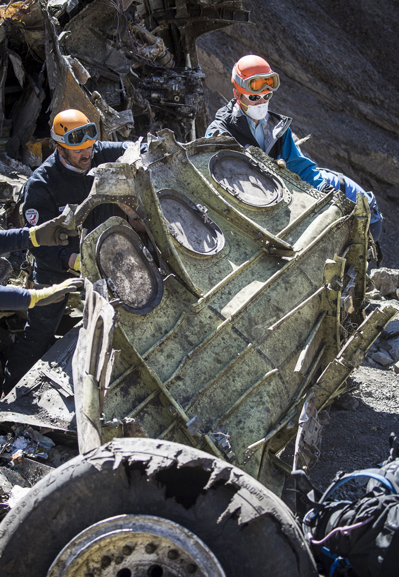Ejecutivos de Lufthansa visitan zona de siniestro en Alpes