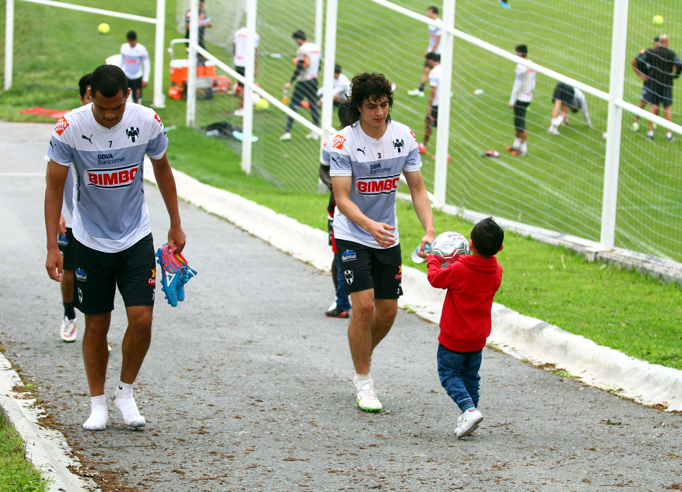 Entrenan los Rayados motivados