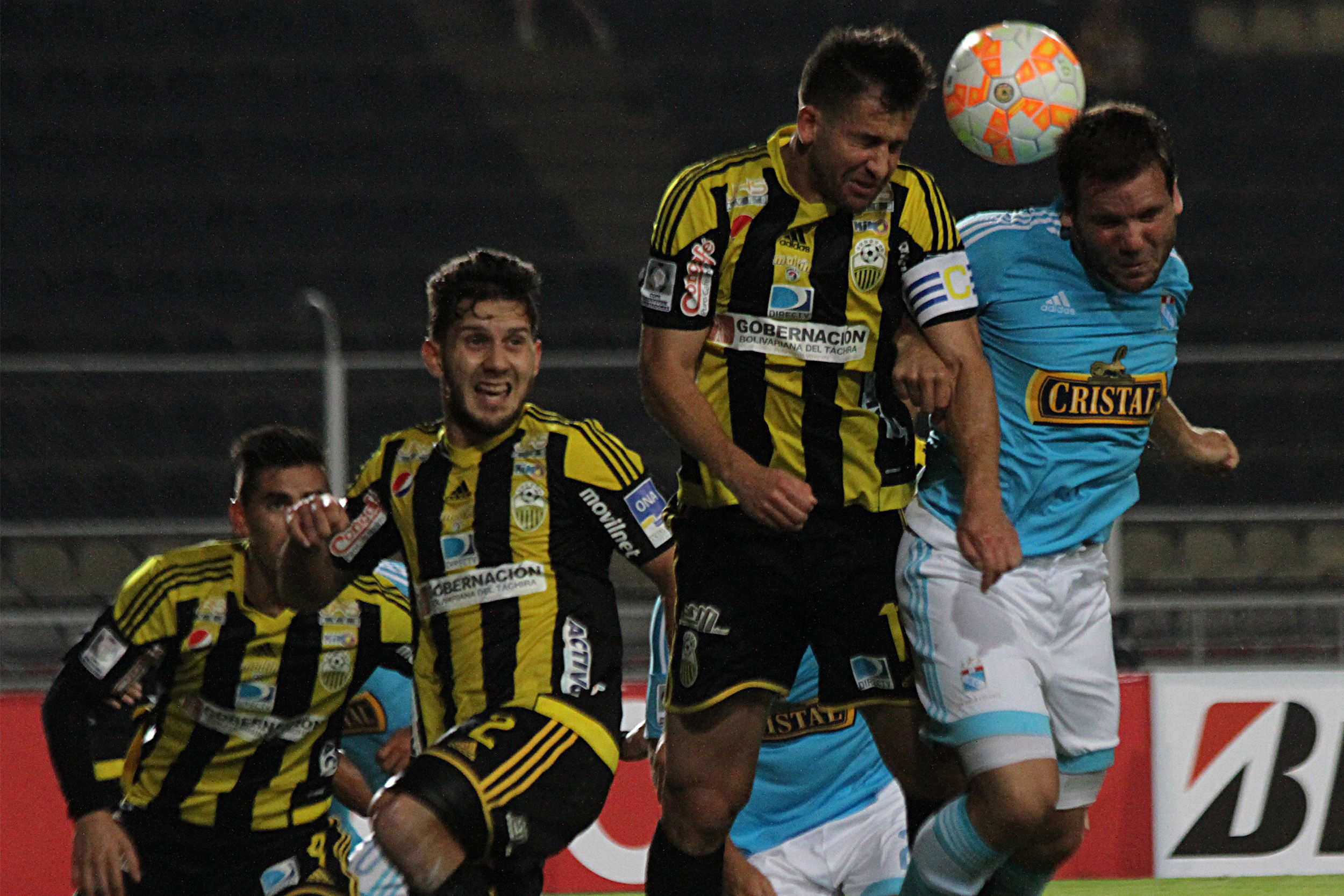 Guaran&iacute; empata con Cristal y avanza a octavos