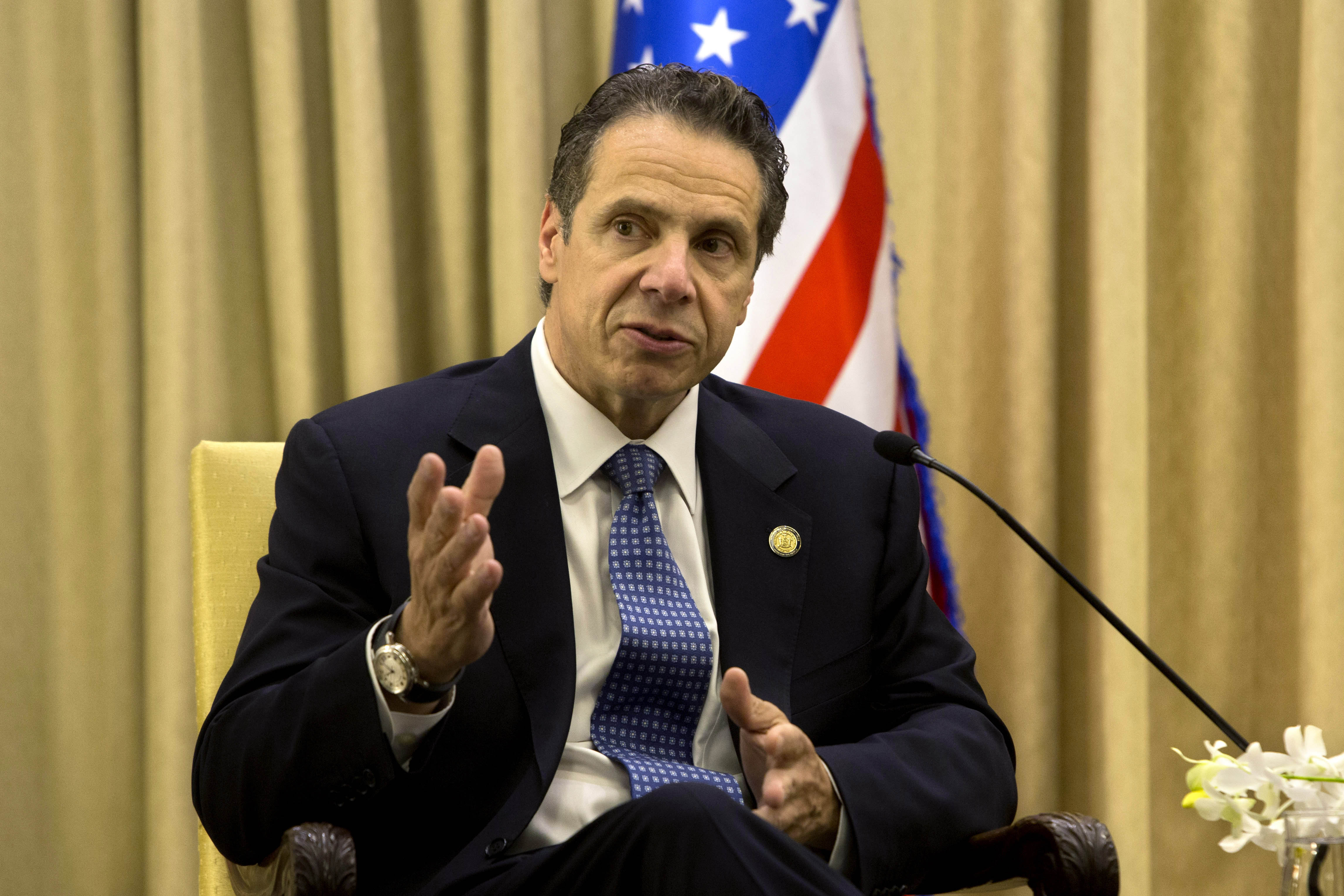 Republicanos critican viaje de gobernador de NY a Cuba