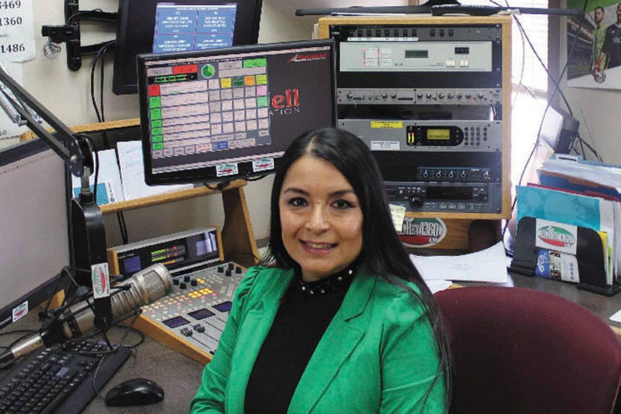 Mercedes García, locutora de El Rey 1360 y cuya voz ha acompañado a la comunidad mexicana durante muchos años.