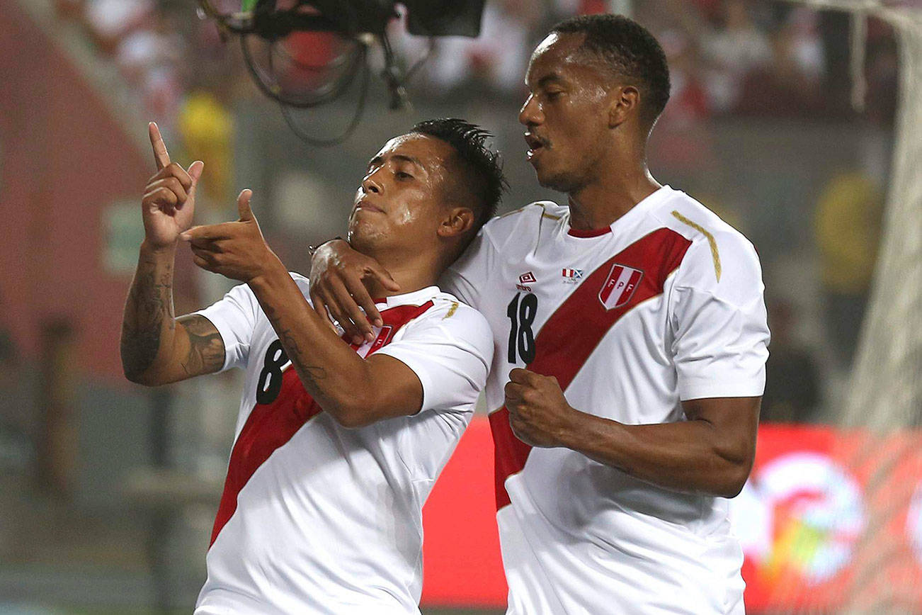Perú vence 2-0 a Escocia; llega a 13 partidos invicto