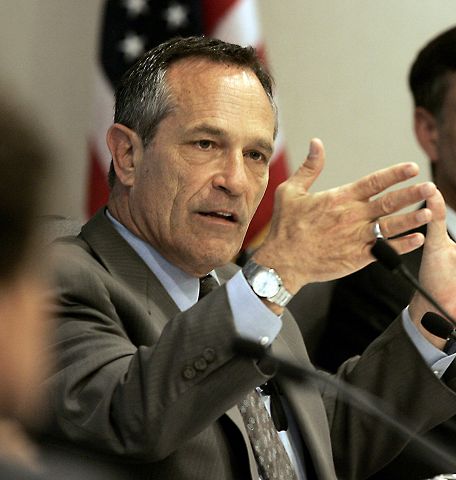 Napolitano presenta a funcionario especial para frontera