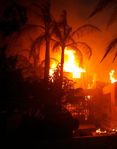 Miles Huyen Incendios En California