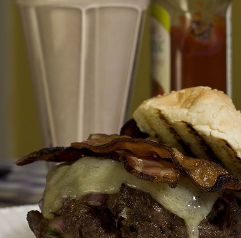 Qu&eacute; tomar con hamburguesas