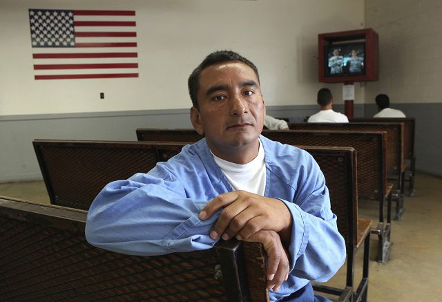 CA quiere transferir indocumentados a cárceles federales
