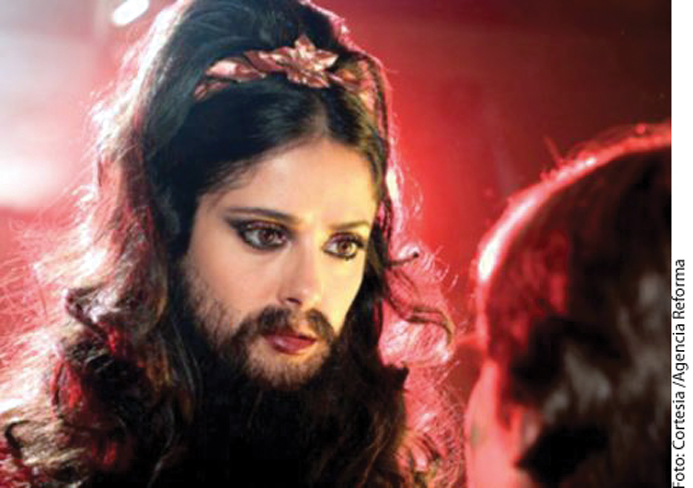 Lucir&aacute; Salma barba y bigote Salma sacrifica su belleza